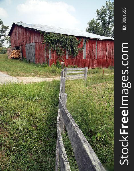 Roadside barn in the rural Tennessee Cumberland plateau. Roadside barn in the rural Tennessee Cumberland plateau