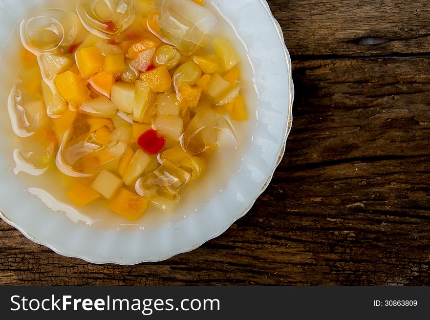 Canned fruit Dessert in bowl