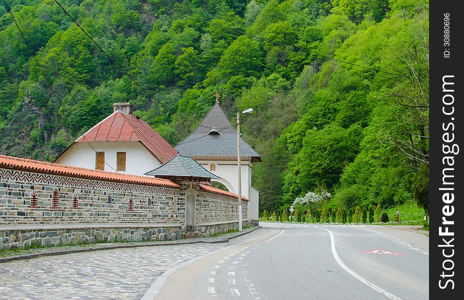 Street near the Lainici Monastery