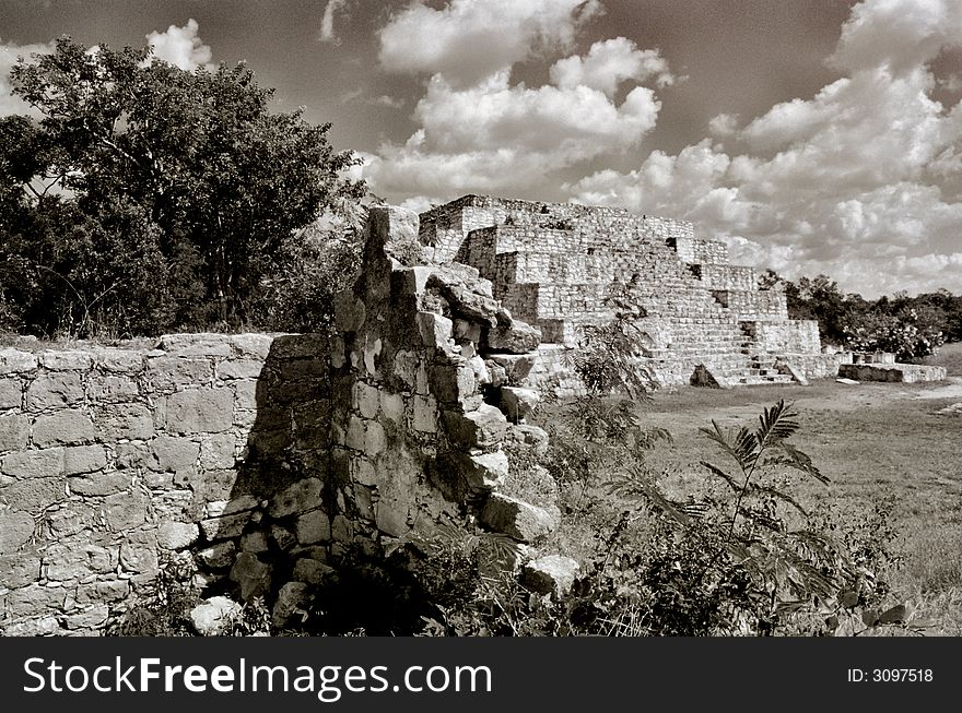 Mayan Ruins at Dzibilchalltun, Yucatan Pensinsula, near Progresso, Mexico