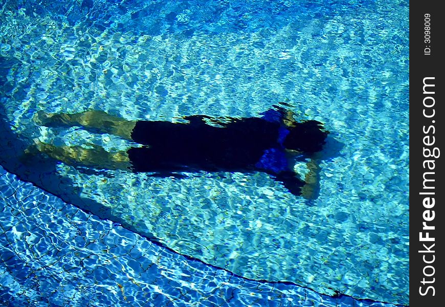 Image of swimmer sleeping in the pool