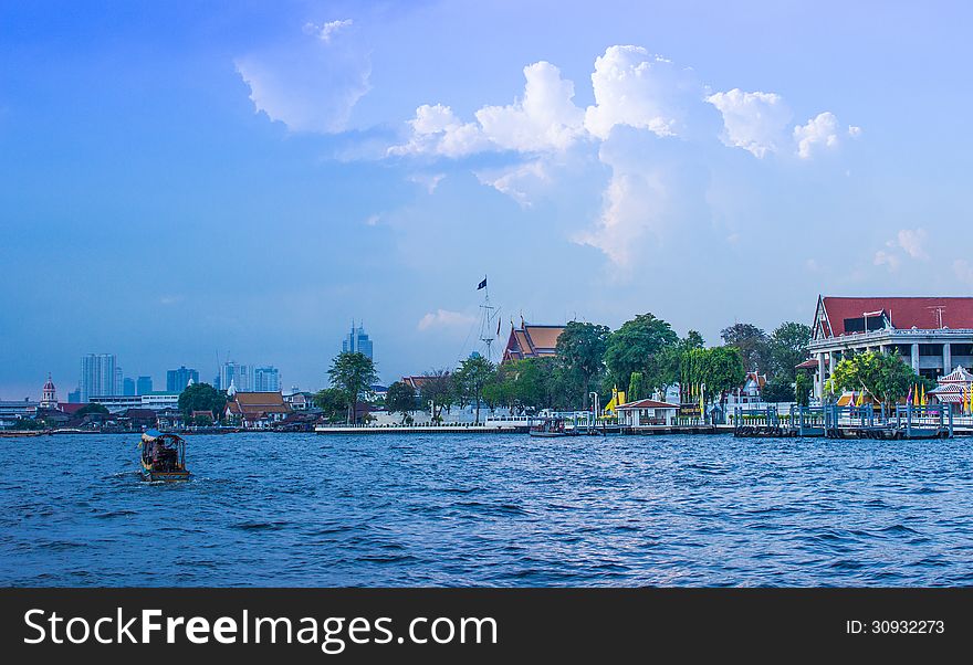 Wat Arun is located along the Chao Phraya River