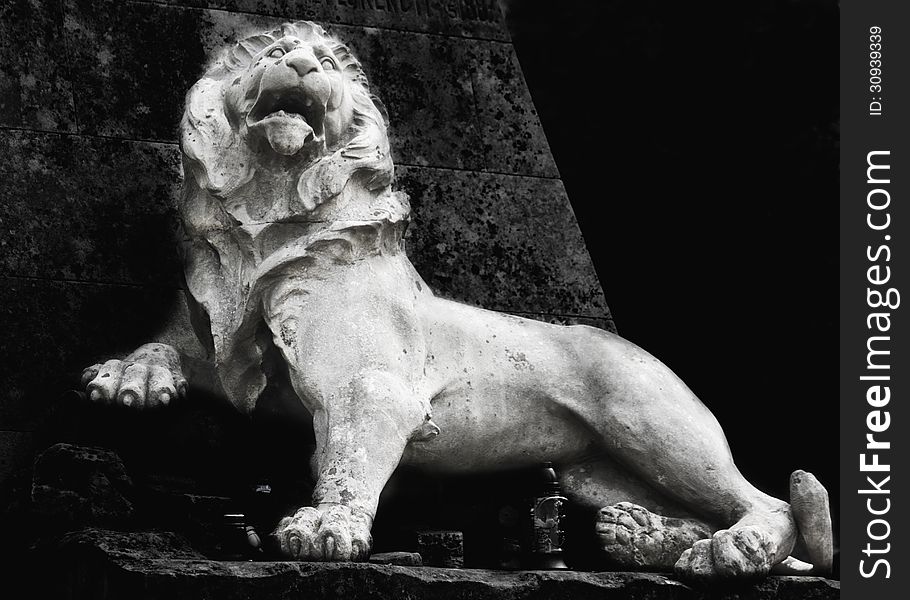Sculpture of a lion as a symbol of strength and greatness