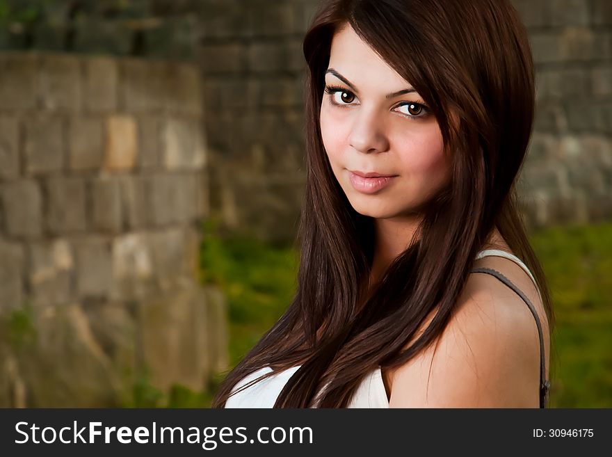 An outdoor portret of young lady