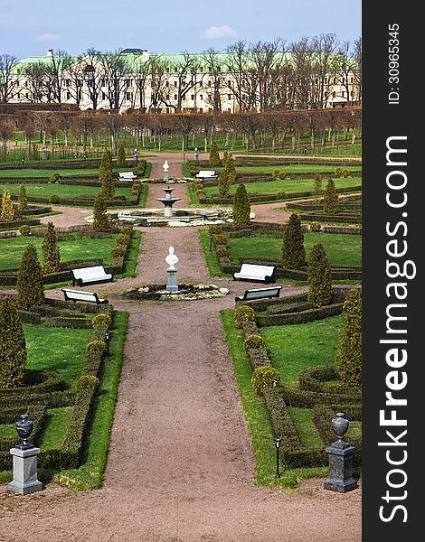 Konstantinovsky Palace Park