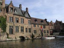 Boats And Beautiful Buildings In Bruges, Belgium. Royalty Free Stock Images Boats And Beautiful Buildings In Bruges, Belgium. Royalty Free Stock Images