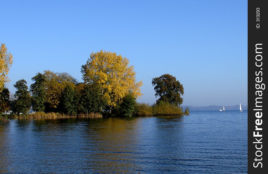 Autumn at the lake