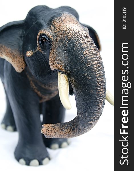 Picture of a elephant statue with sharp and unsharp regions.