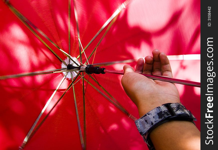 Some strong red movement with umbrella. Some strong red movement with umbrella.