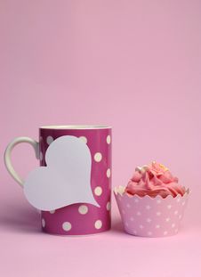 Pink Polka Dot Coffee Mug With Pink Cupcake And Blank White Heart Shape Gift Tag - Vertical With Copy Space. Royalty Free Stock Photography Pink Polka Dot Coffee Mug With Pink Cupcake And Blank White Heart Shape Gift Tag - Vertical With Copy Space. Royalty Free Stock Photography