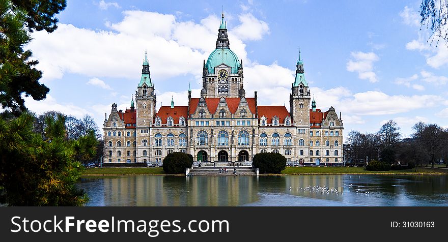 Hannover townhall view from the other side of the pond