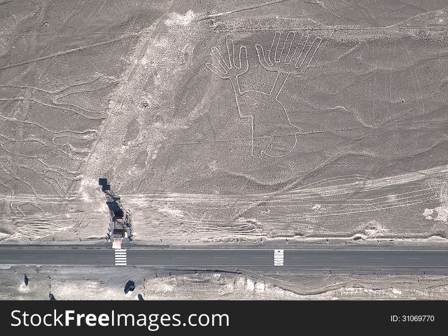 Drawing the hands of the Nazca lines in Peru