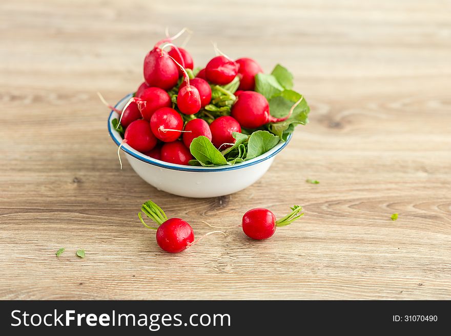 Bunch of fresh radishes in a bowl