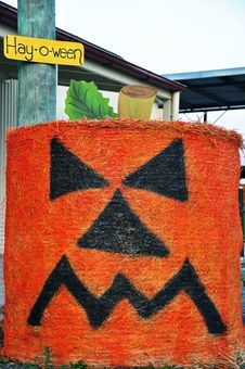 Grumpy Pumpkin Face Halloween Round Hay Bale Stock Photos Grumpy Pumpkin Face Halloween Round Hay Bale Stock Photos