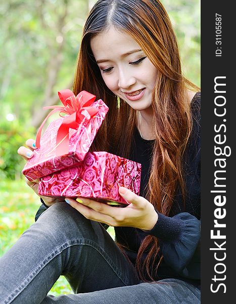 Beautiful woman open a gift box and smiling face
