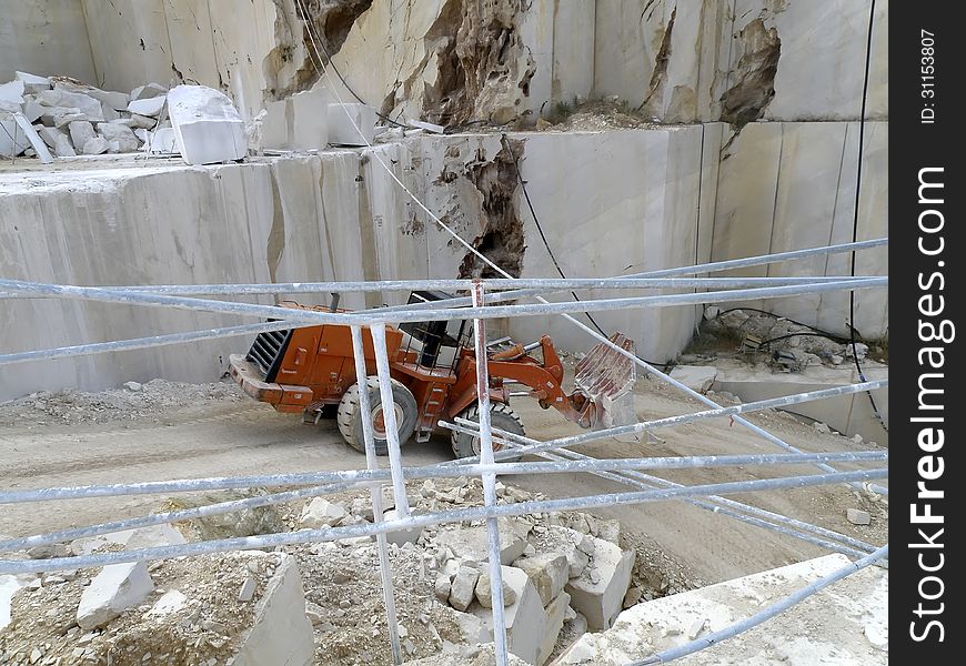 Excavator to transport the marble down into the deep cave