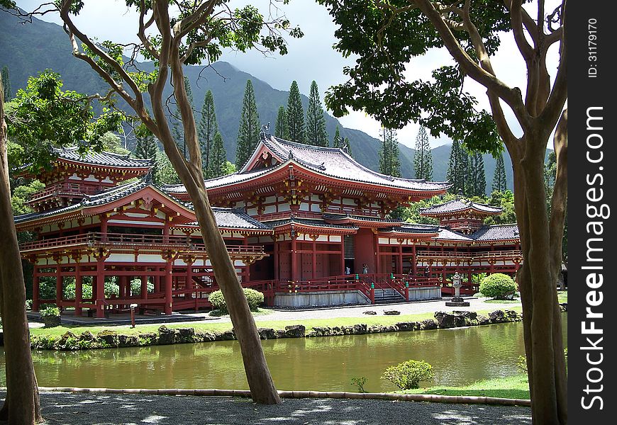 The beautiful Byodo-in Temple is in Hawaii. The beautiful Byodo-in Temple is in Hawaii.