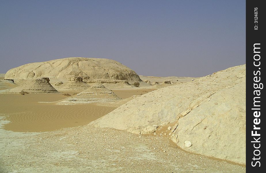 Egipt- The natural sculpture of the White Desert. Egipt- The natural sculpture of the White Desert