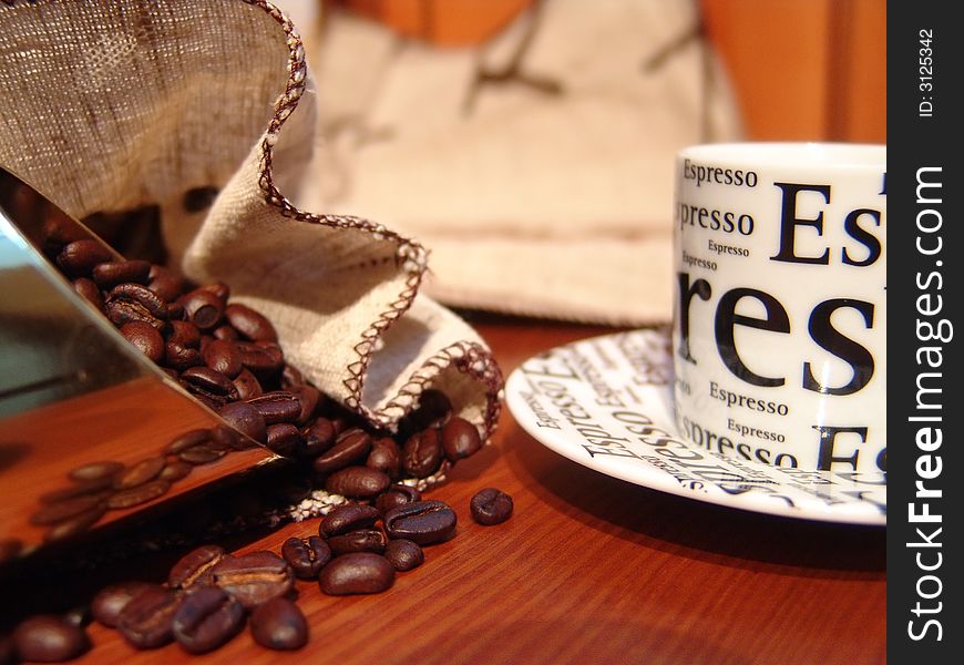 Coffee cup & coffee pack on the table.