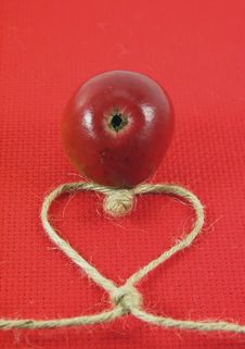 Red Apple And String In Form O Royalty Free Stock Images Red Apple And String In Form O Royalty Free Stock Images