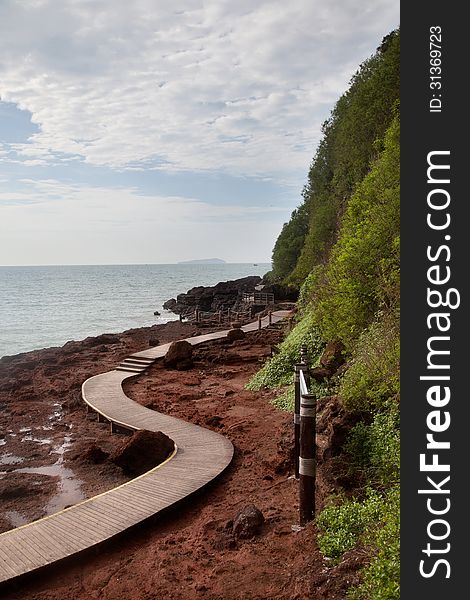 Crocodile Hill:A curve wooden walkway by the sea,Weizhou Islands, China.