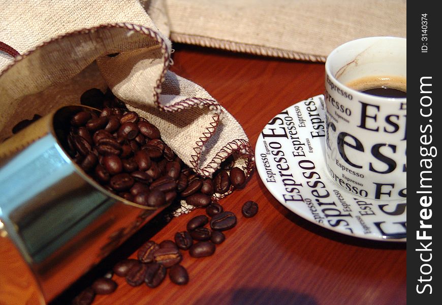 Coffee cup & coffee pack on the table.