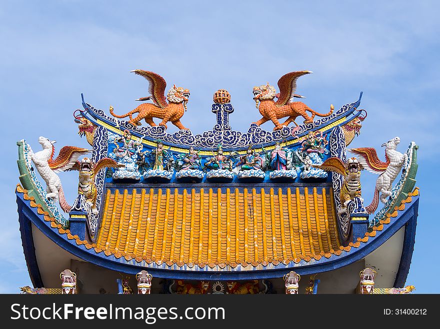 Chinese sculpture on roof : Dragon-headed unicorn is a symbol of goodness