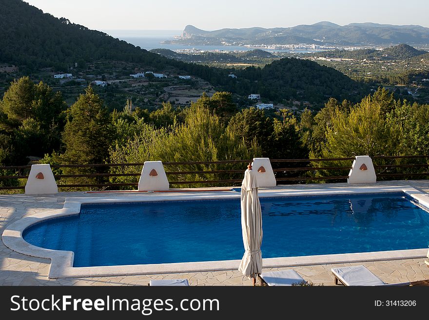 Beautiful sea view, with a pool in the foreground