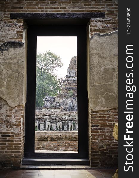 The gate at Wat Maheyong, Ancient temple and monument in Ayutthaya, Thailand. The gate at Wat Maheyong, Ancient temple and monument in Ayutthaya, Thailand