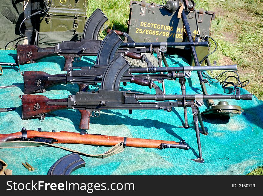 3 Bren guns 1 Lee Enfield 303