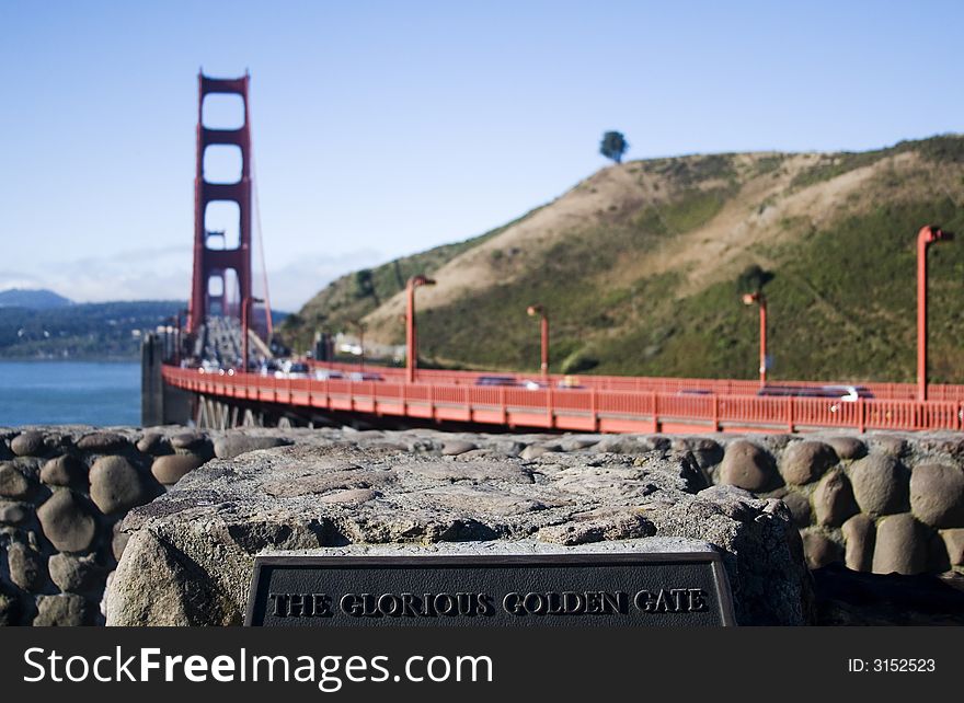 Picture of the glorious golden gate bridge, San Francisco.