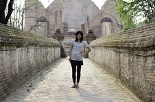 Asian Woman At Wat Maheyong, Buddhist Temple In Ayutthaya Provin Stock Images Asian Woman At Wat Maheyong, Buddhist Temple In Ayutthaya Provin Stock Images