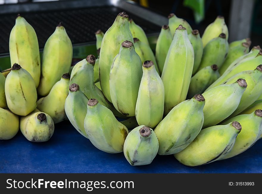 Ripe and green cultivated banana