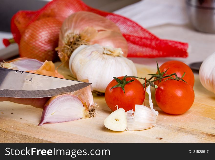 Cutting spices to prepare a spicy plate