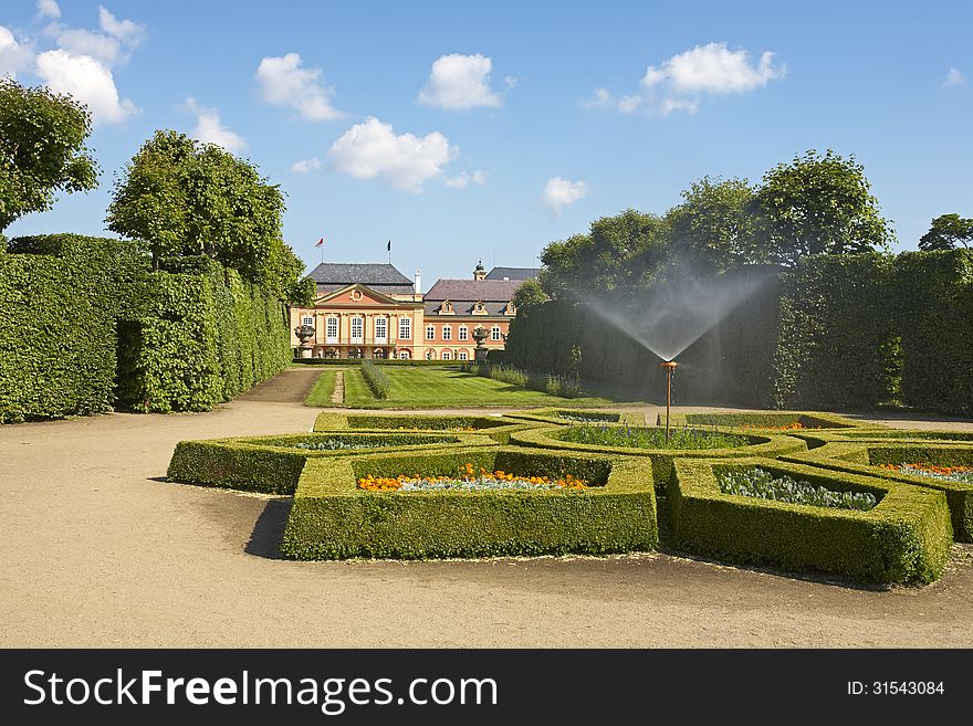 Rococo house with a distinct facade dates from the years 1745-1765, when the reconstruction realized Jindřich Pavel Mansfeld. French Gardens: A rare example of garden architecture. Rococo house with a distinct facade dates from the years 1745-1765, when the reconstruction realized Jindřich Pavel Mansfeld. French Gardens: A rare example of garden architecture.