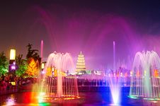 The Purple Red Fountain_the Wild Goose Pagoda_nort Royalty Free Stock Photos The Purple Red Fountain_the Wild Goose Pagoda_nort Royalty Free Stock Photos