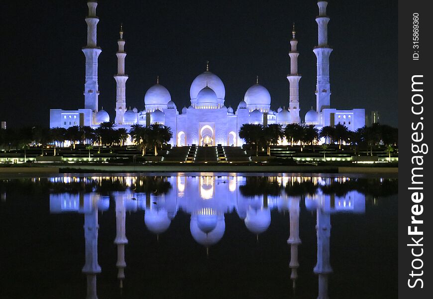 Abu Dhabi Grand Mosque at night
