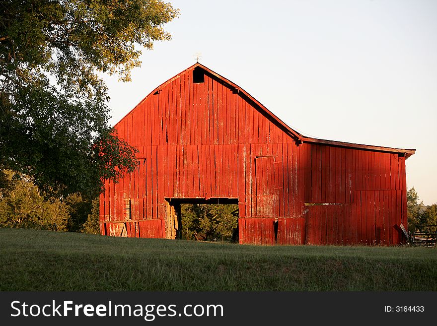 Barely standing yet standing proudly this rural barn looks over its field in rural Nashville. Barely standing yet standing proudly this rural barn looks over its field in rural Nashville