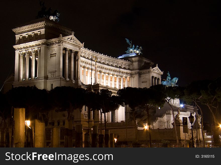 Il Vittoriano, alias National Monument of Victor Emmanuel II, is a monument to honour Victor Emmanuel, the first king of a unified Italy (Rome)
