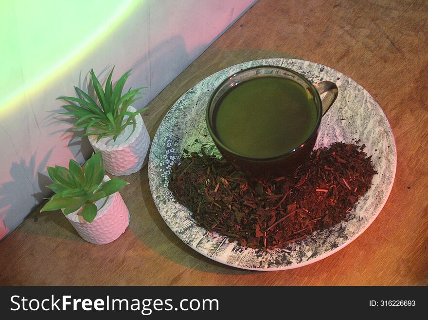 Tea to warm the body, foliage decorations to beautify the atmosphere, and green lights to help keep the atmosphere warm and calm. Tea to warm the body, foliage decorations to beautify the atmosphere, and green lights to help keep the atmosphere warm and calm.