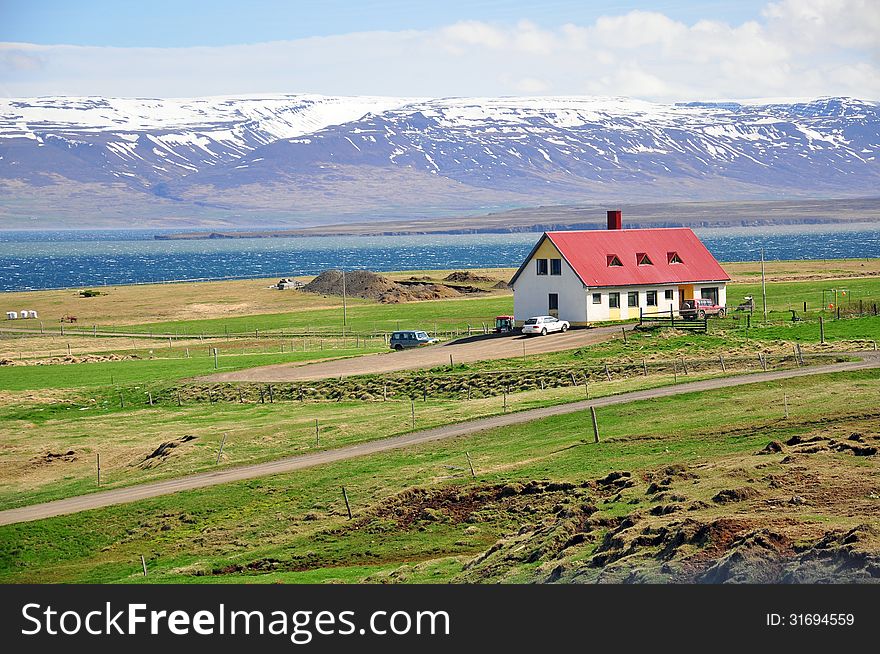 Icelandic landscape with a house and moutains