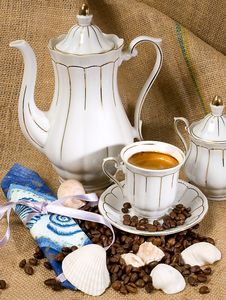 Coffee Cup And Coffee Beans Royalty Free Stock Photography Coffee Cup And Coffee Beans Royalty Free Stock Photography