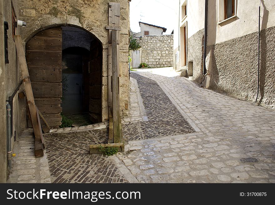 Historic center of Fontecchio (Abruzzo - Italy), more than 3 years after earthquake. In this picture the 14th century fountain. Fontecchio is a comune and town in the Province of L'Aquila in the Abruzzo region of Italy. History[edit] There is archaeological evidence of the Roman settlement of Fonticulanum down on the Aterno river. In the Middle Ages a castle was built on top of the hill and the population moved up there. The condottiero Braccio da Montone (Fortebraccio) (1368â€“1424) tried and failed to capture the castle in the 14th century. The earthquake caused damage to many buildings in the medieval center of Fontecchio. Several buildings also collapsed. Historic center of Fontecchio (Abruzzo - Italy), more than 3 years after earthquake. In this picture the 14th century fountain. Fontecchio is a comune and town in the Province of L'Aquila in the Abruzzo region of Italy. History[edit] There is archaeological evidence of the Roman settlement of Fonticulanum down on the Aterno river. In the Middle Ages a castle was built on top of the hill and the population moved up there. The condottiero Braccio da Montone (Fortebraccio) (1368â€“1424) tried and failed to capture the castle in the 14th century. The earthquake caused damage to many buildings in the medieval center of Fontecchio. Several buildings also collapsed