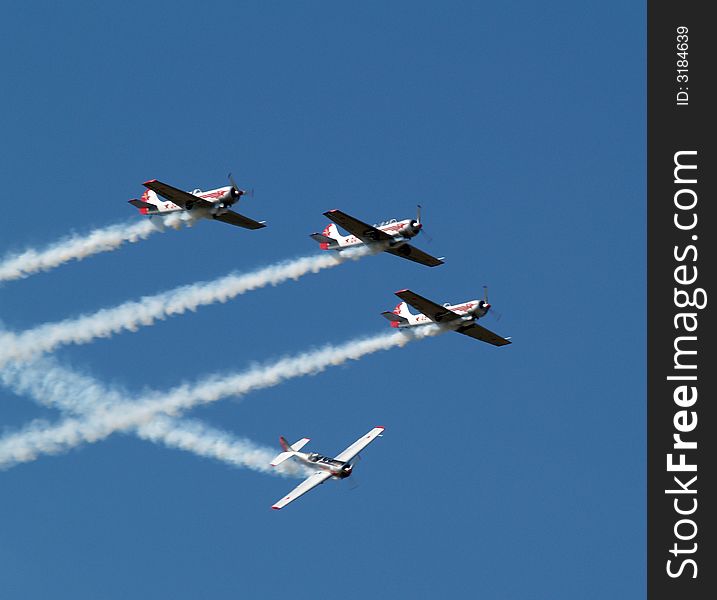 Russian stunt team showing off teamwork at airshow