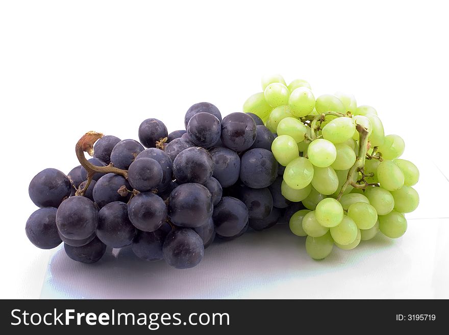 Bunches of white and blue grapes