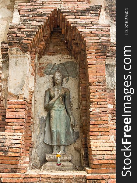 Old Image Buddha Destroyed In Ayutthaya