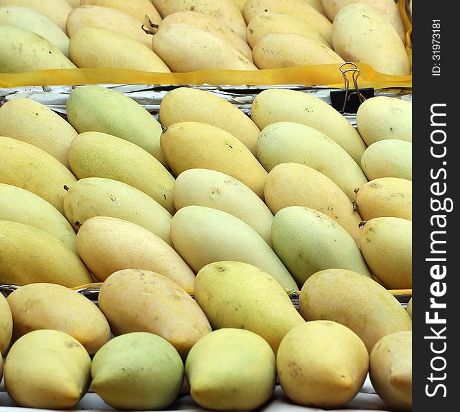 Pile of mango on market tray