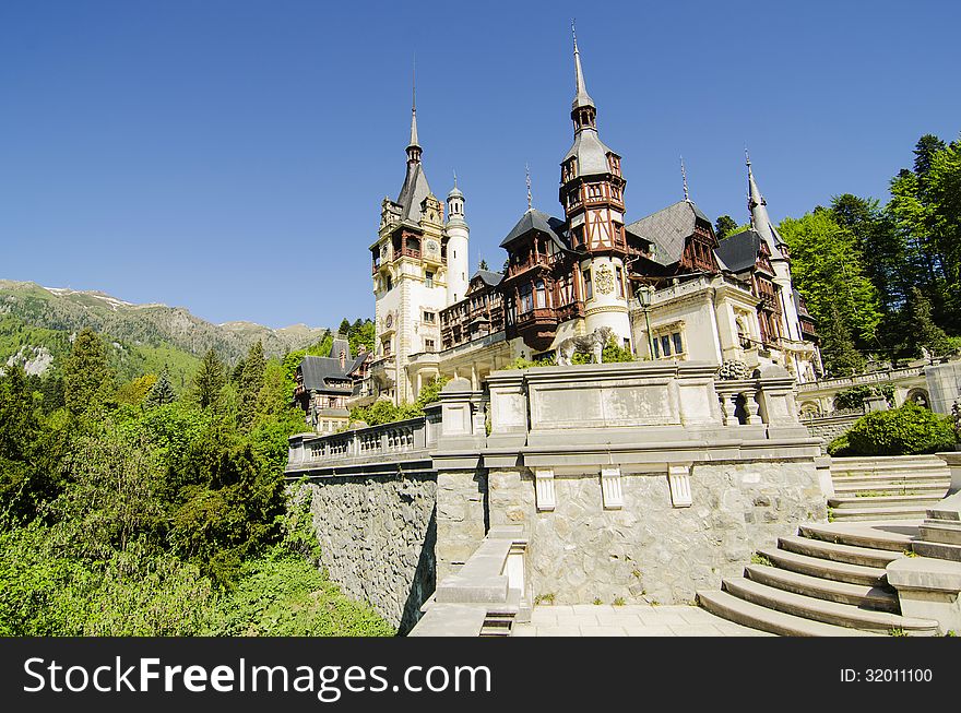 Peles castle in sinaia with the carpathian mountains in the background, romania