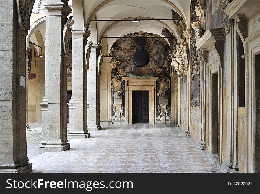 Arcade in Bologna center