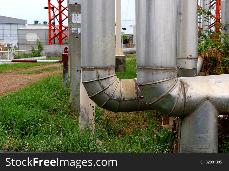 Pressure steam in industrial estates.